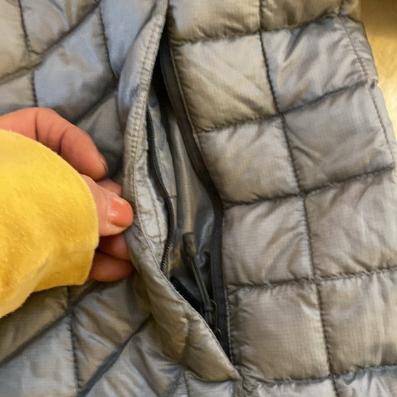 North Face® $100 off❤️Ladies Thermoball™ Trekker Jacket - Picture 6 of 12